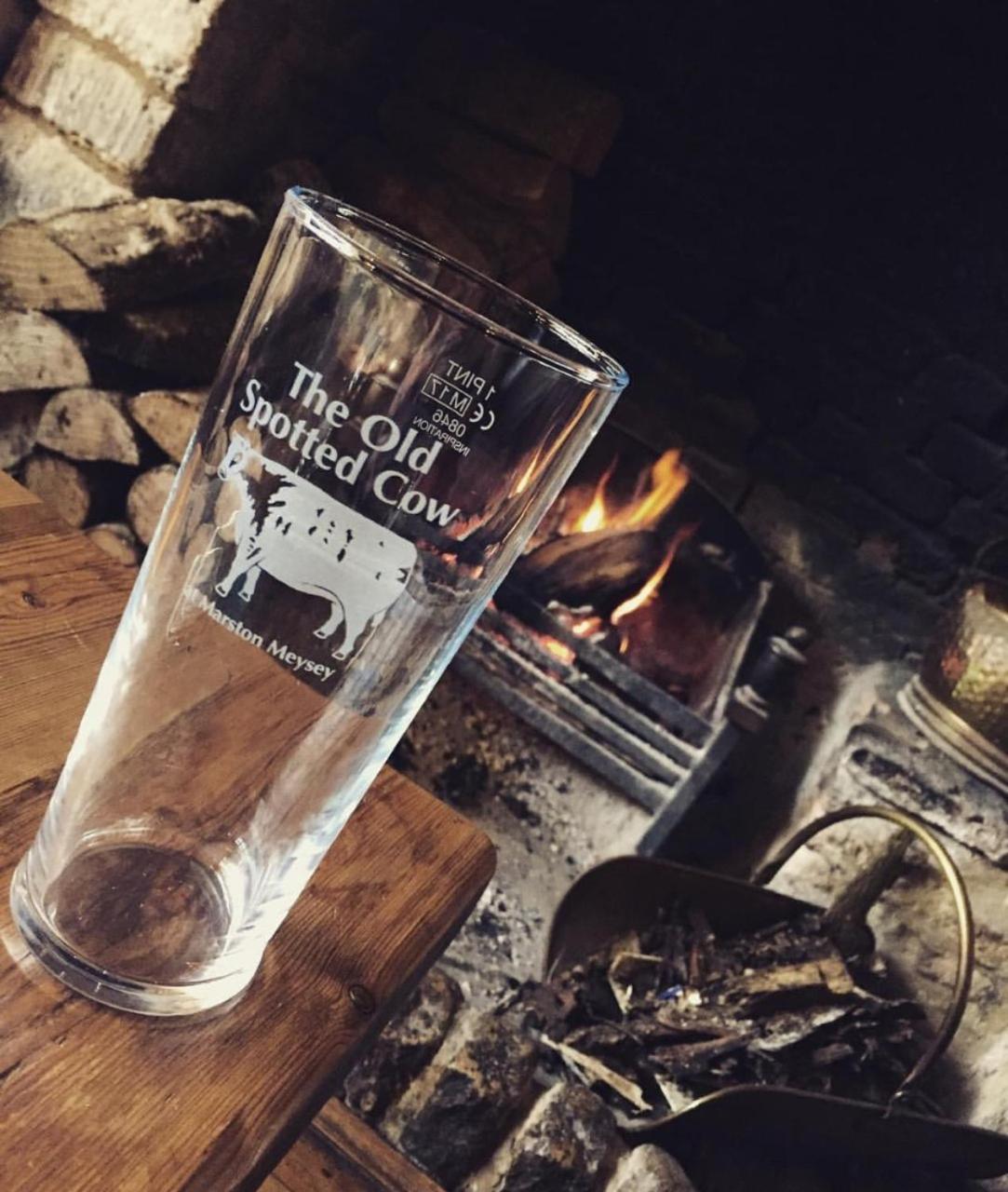 The Old Spotted Cow Marston Meysey Exterior photo