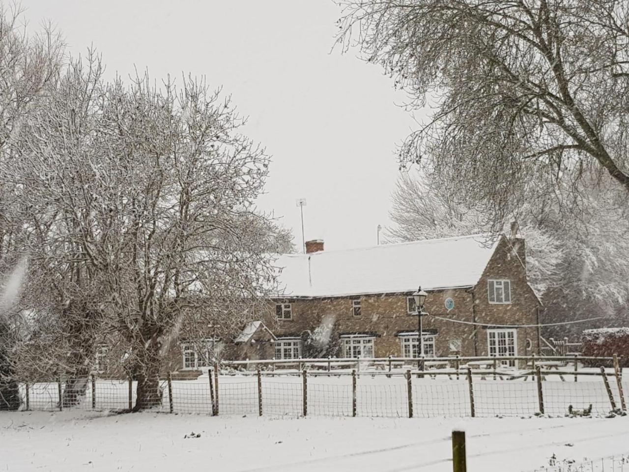 The Old Spotted Cow Marston Meysey Exterior photo